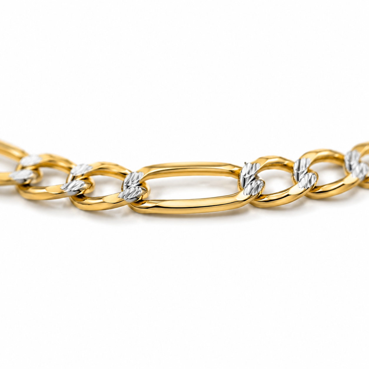 10K Yellow Gold Solid Diamond-Cut Figaro Chain, close-up of the link detail