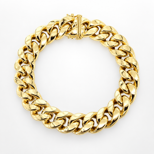 Yellow gold Miami Cuban link bracelet, close-up of the links