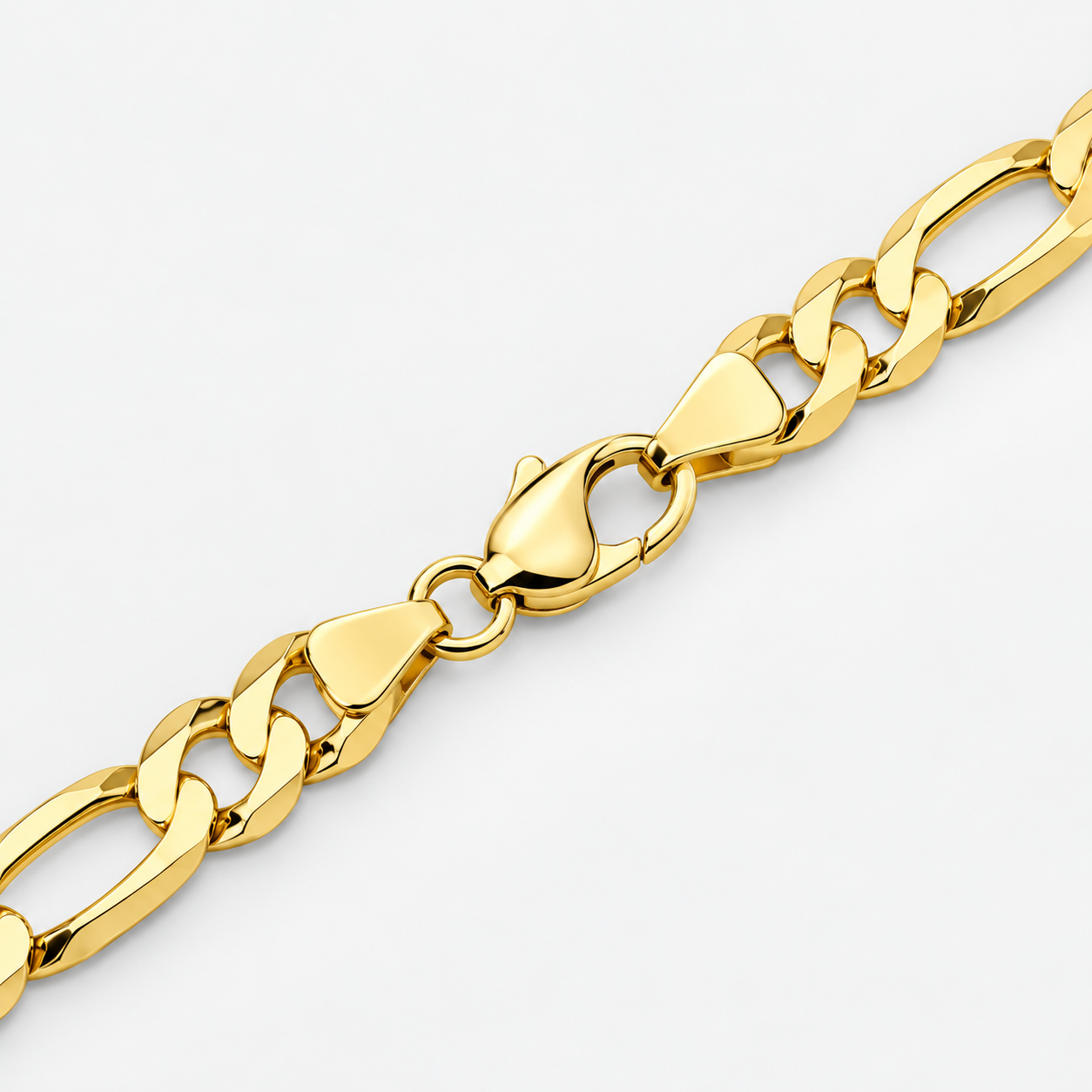 Gold Plated Sterling Silver Figaro Chain for Men, close-up of the links