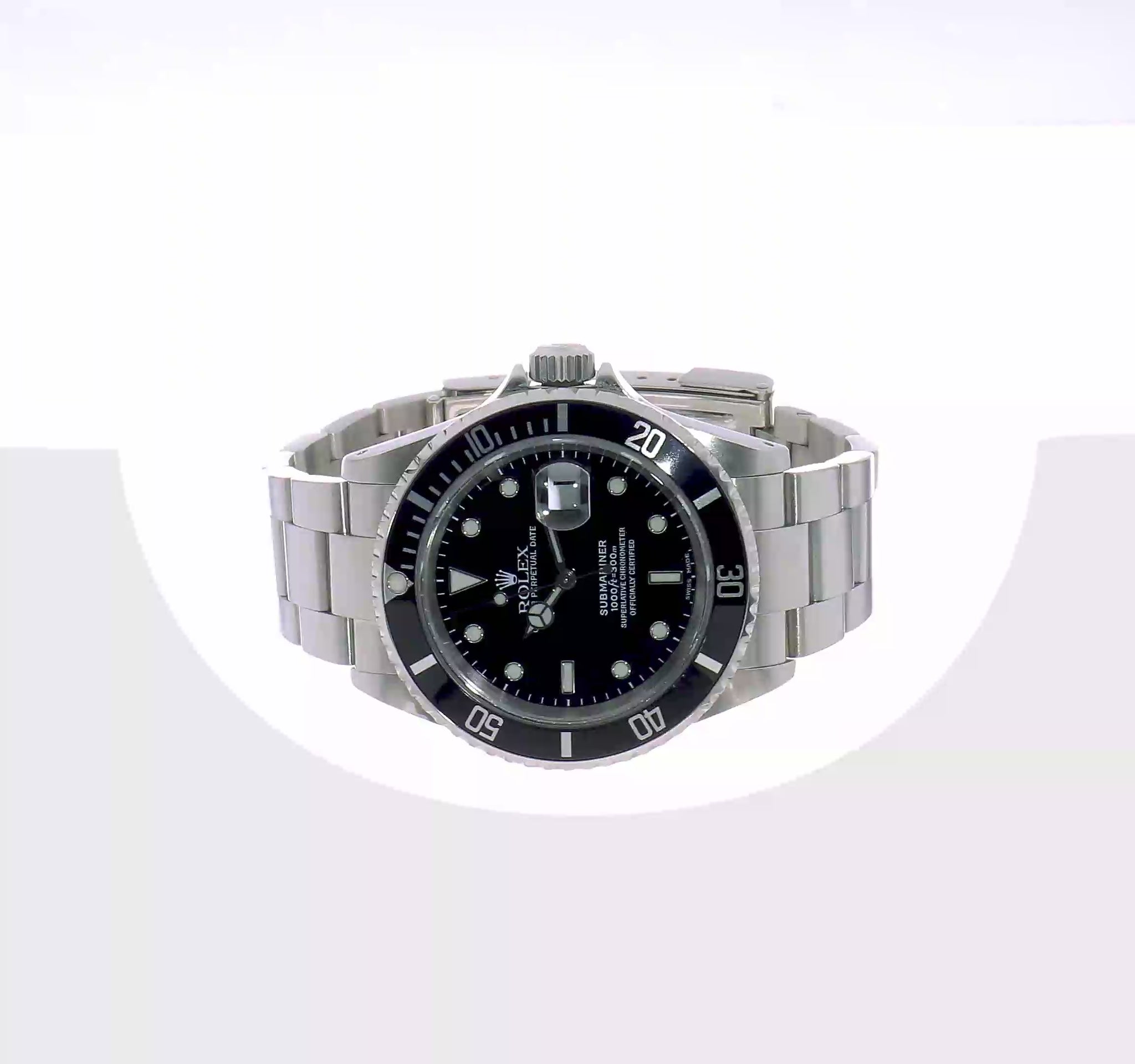 Rotating video of the pre-owned Rolex Submariner 40mm stainless steel watch with black dial