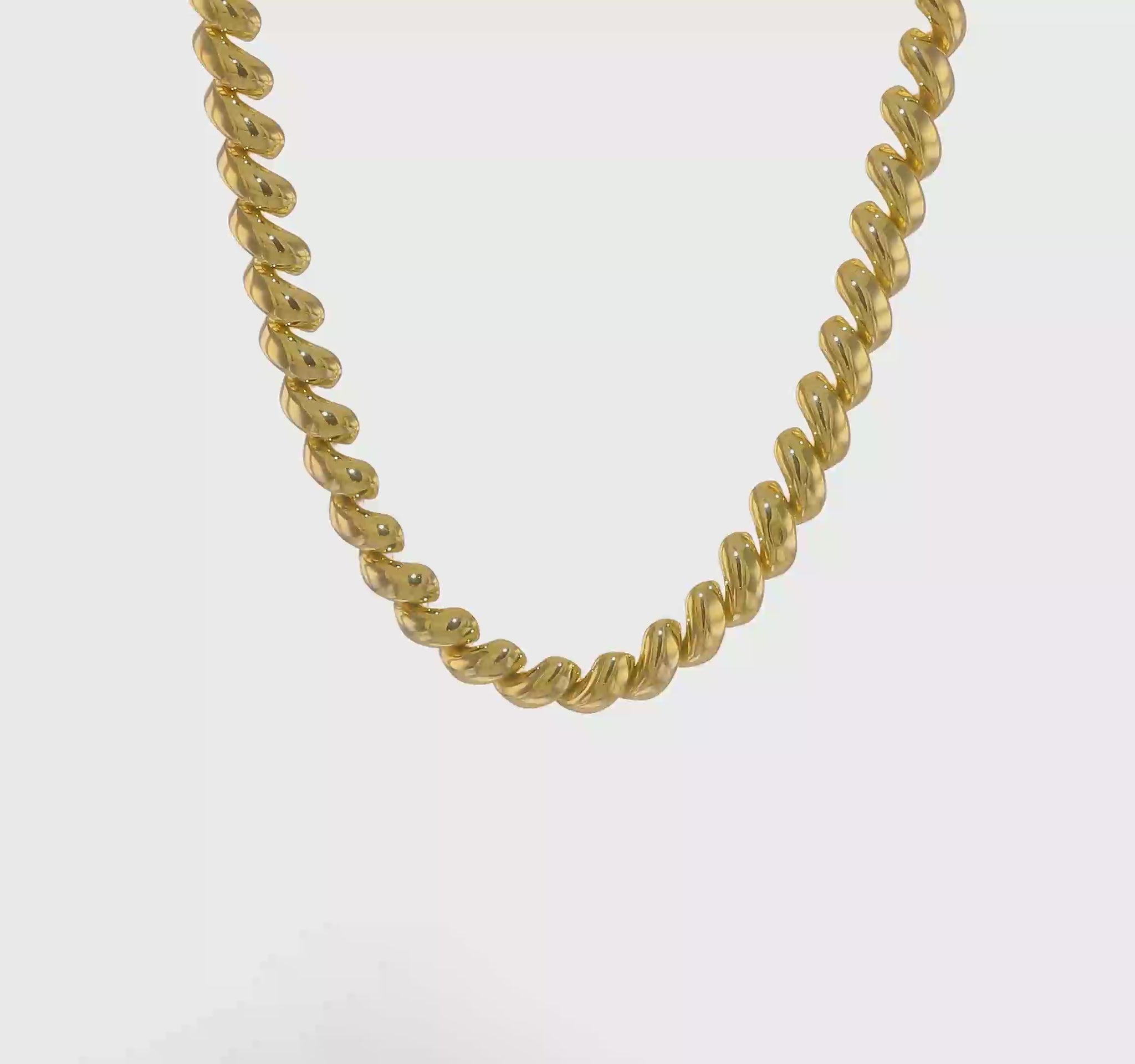 Yellow gold San Marco necklace, 8 mm, video