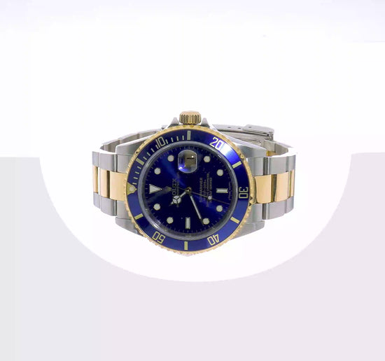 Rotating video of the pre-owned Rolex Submariner 40mm two-tone watch with blue dial