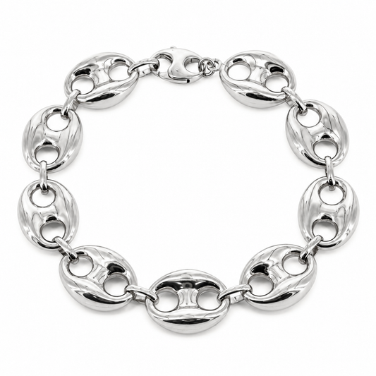 White gold puff bracelet, close-up of the links