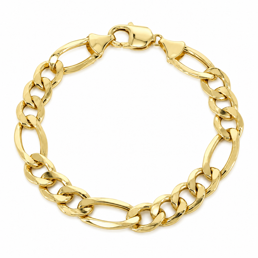 Yellow gold Figaro bracelet, close-up of the links